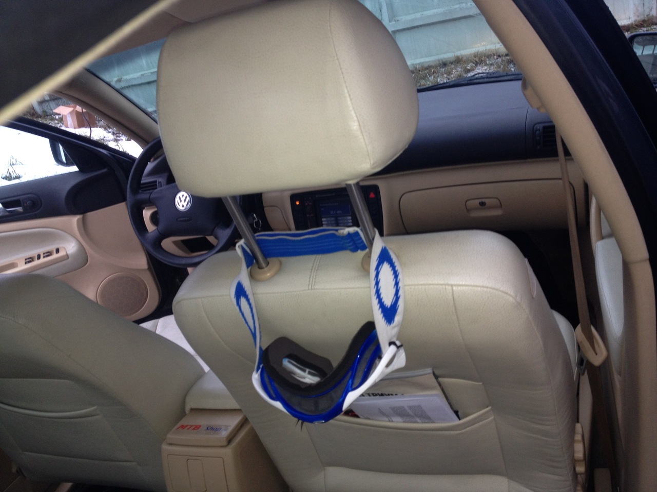 активный подголовник vw tiguan