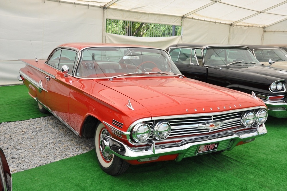 Американские машины 60. Chevrolet 50. Шевроле Кадиллак 50. 1960 Chevrolet Impala Hardtop. Chevrolet Impala 60х.