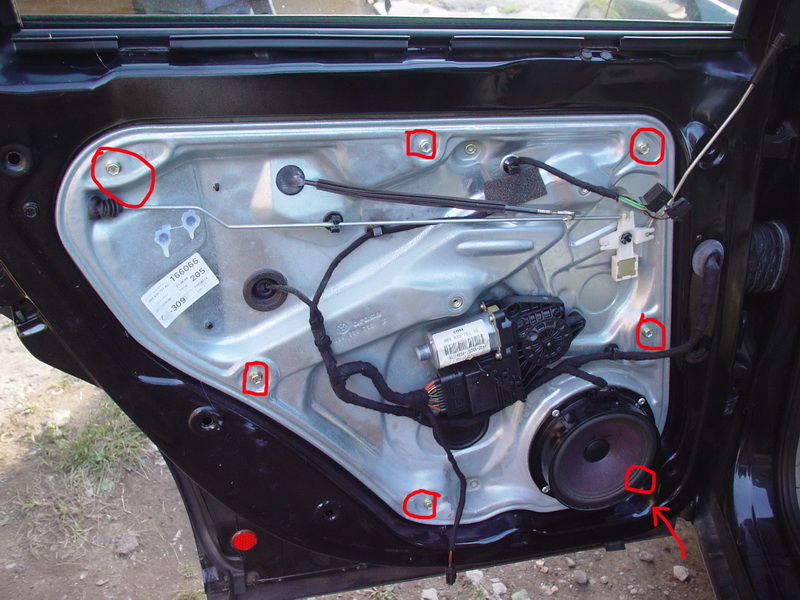 Гольф не открывается дверь. Дверь Фольксваген Пассат б5. Пассат б5 задняя дверь. Шумоизоляция дверей Пассат б5 плюс. Дверь Пассат б5 задняя седан.