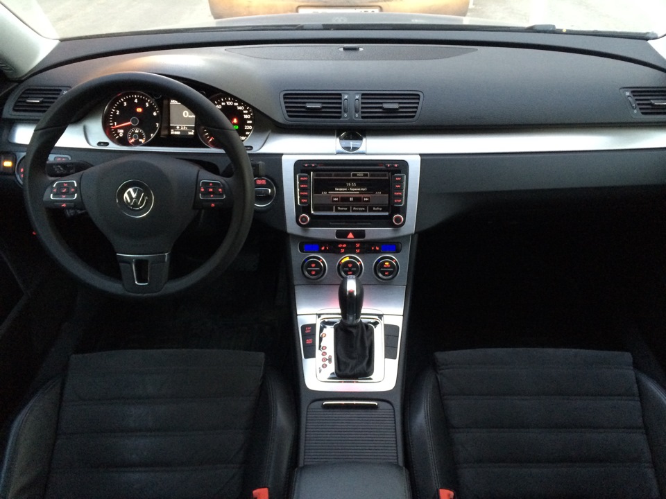 Открыть пассат б6. Фольксваген Пассат б6 салон. Volkswagen Passat b6 Торпедо. VW Passat b6 Interior. Пассат b6 салон.